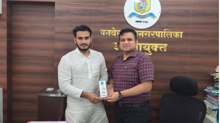 Ramzan Shaikh Presents Golden Humanity Award 2025 Trophy to Vaibhav Vidhate at His Office