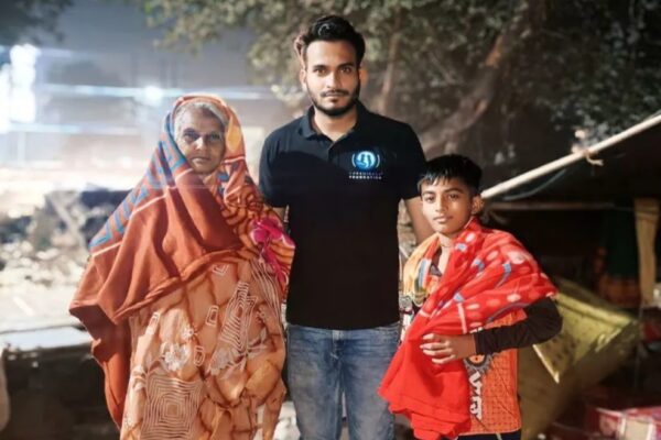 Ramzan Shaikh और Hopemirror Foundation टीम दे रही जरूरतमंदों को सहारा