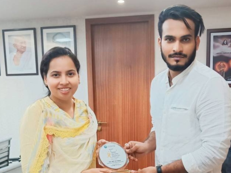 Hopemirror Foundation Founder, Ramzan Shaikh, Meets Cabinet Minister Aditi Tatkare