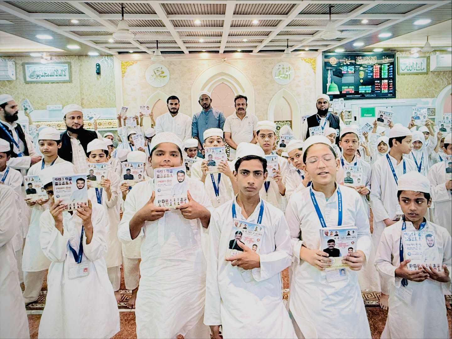Ramzan Shaikh Extends Support to Students at Ayesha Madrasa Through Notebook Distribution
