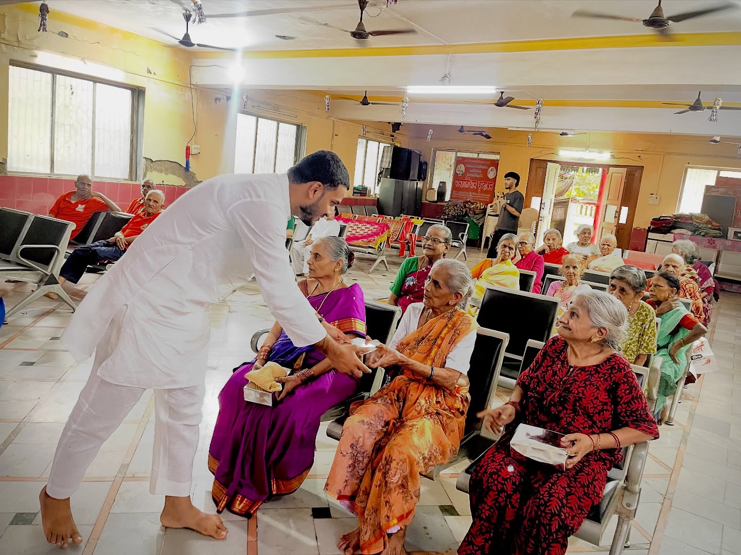 Ramzan Shaikh and HopeMirror Foundation Extend Support to Senior Citizens at Param Shantidham Old Age Home